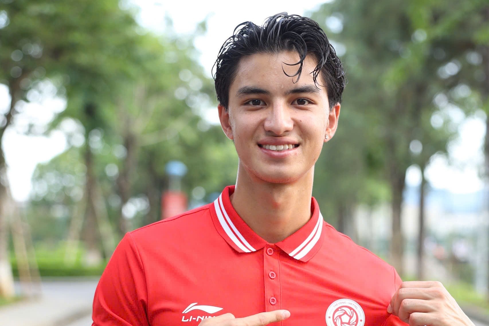 The Cong Viettel ky hop dong voi 3 cau thu Viet kieu hinh anh