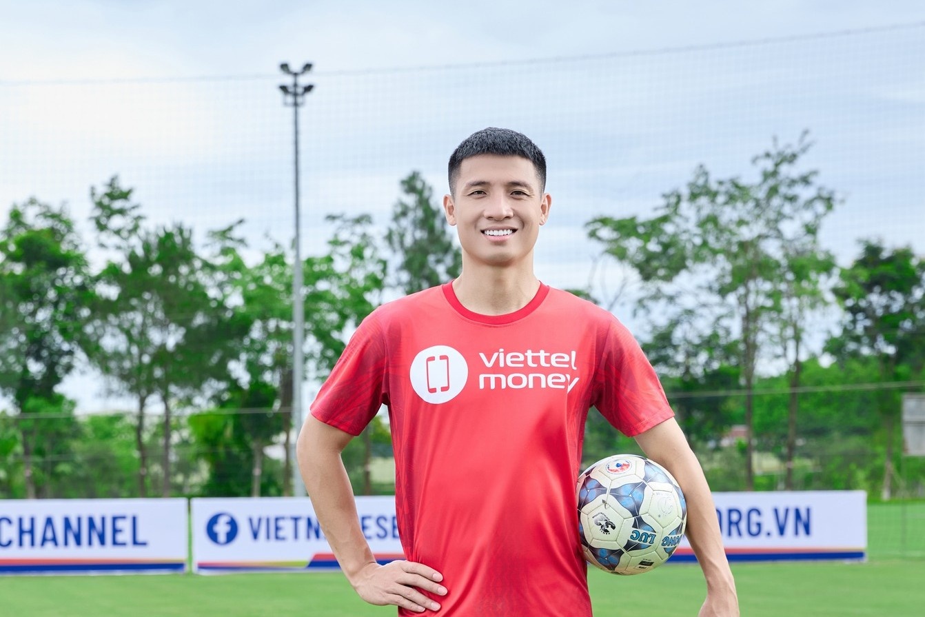 Bui Tien Dung: ‘Mong Viet Nam co dai dien toi Bundesliga’ hinh anh