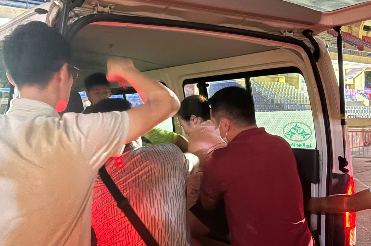 Mot CDV phai cap cuu sau tran CAHN - The Cong Viettel hinh anh