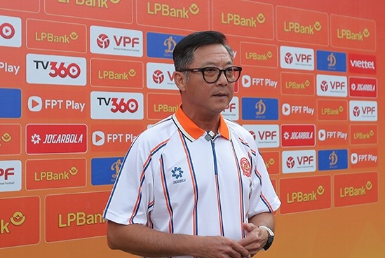 HLV Le Huynh Duc: ‘CA TP.HCM thua vi cau thu hut hoi’ hinh anh