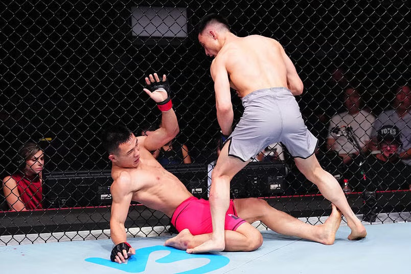 Nghiem Van Y dung buoc o ban ket Road to UFC 2025 hinh anh