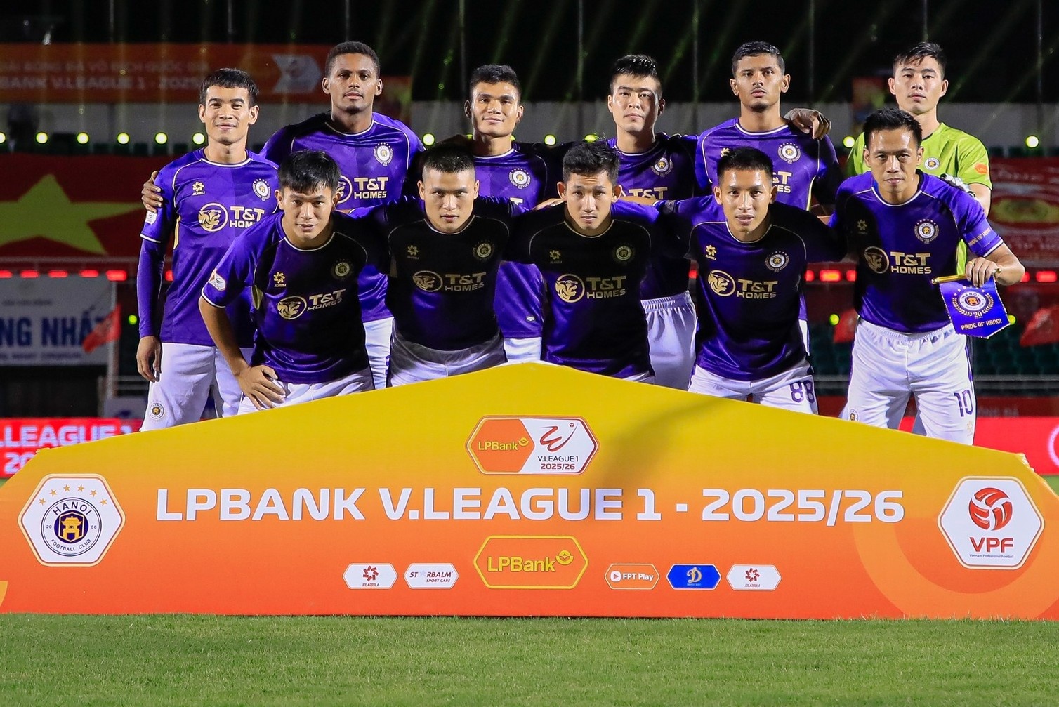 Chuyen gi dang xay ra o CLB Ha Noi? hinh anh