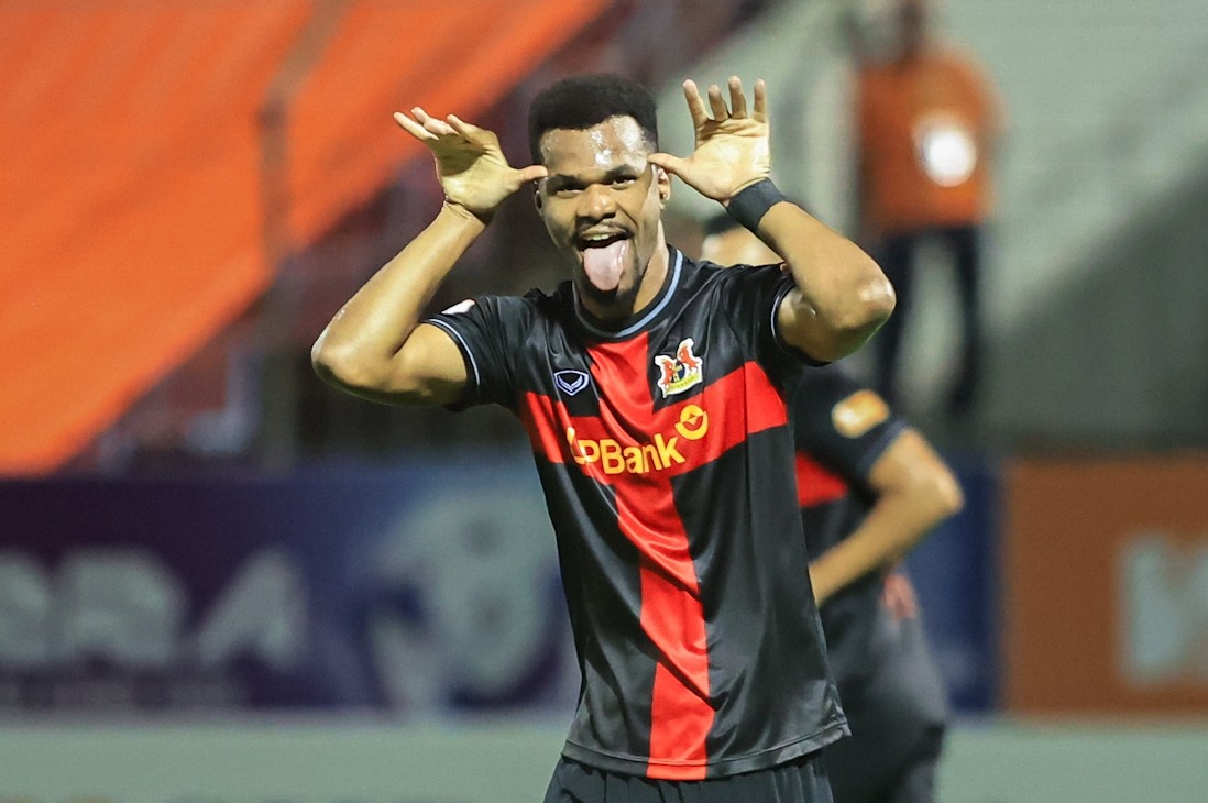 V.League van la san choi cua ngoai binh hinh anh