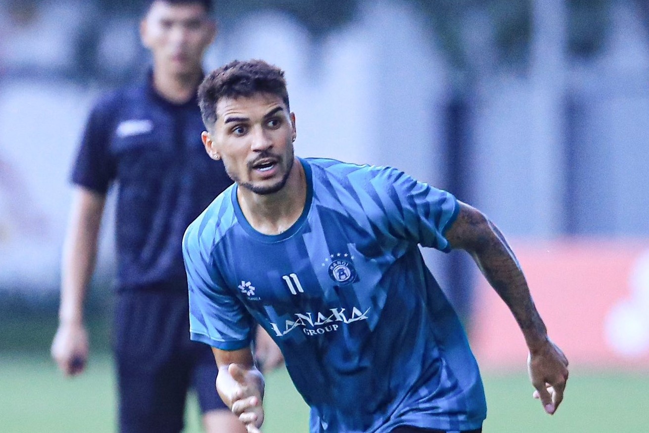 Do Hoang Hen hoi hop cho quoc tich, mong som khoac ao tuyen Viet Nam hinh anh