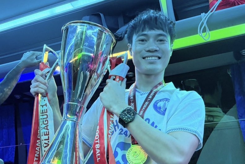 Van Toan chong nang xem tuyen Viet Nam dau Nam Dinh hinh anh