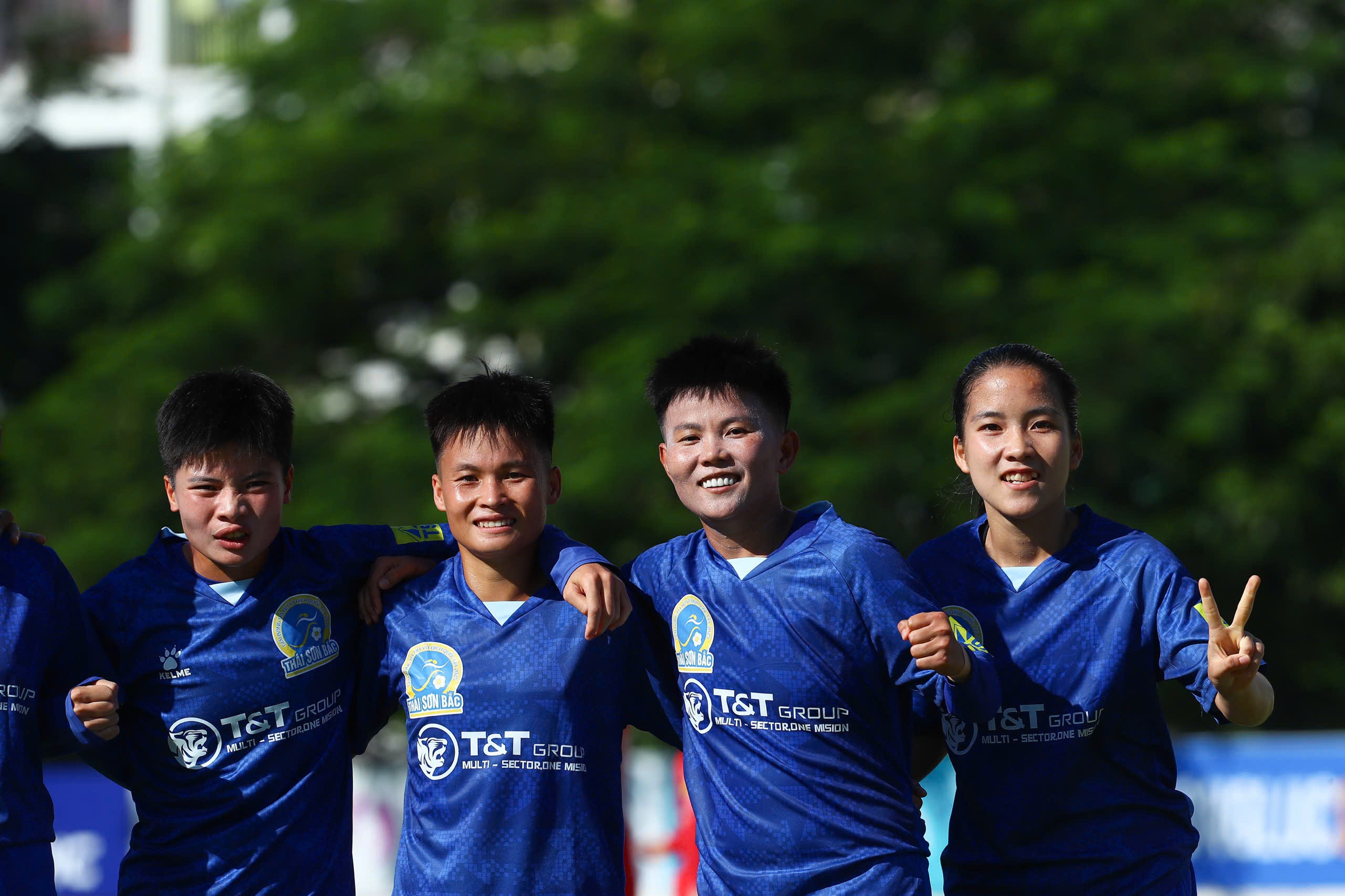 Bich Thuy ruc sang, Thai Nguyen chia diem kich tinh hinh anh