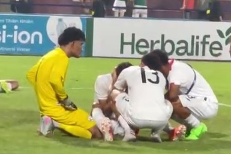 Cac cau thu U23 Yemen khoc nuc no sau that bai truoc Viet Nam hinh anh