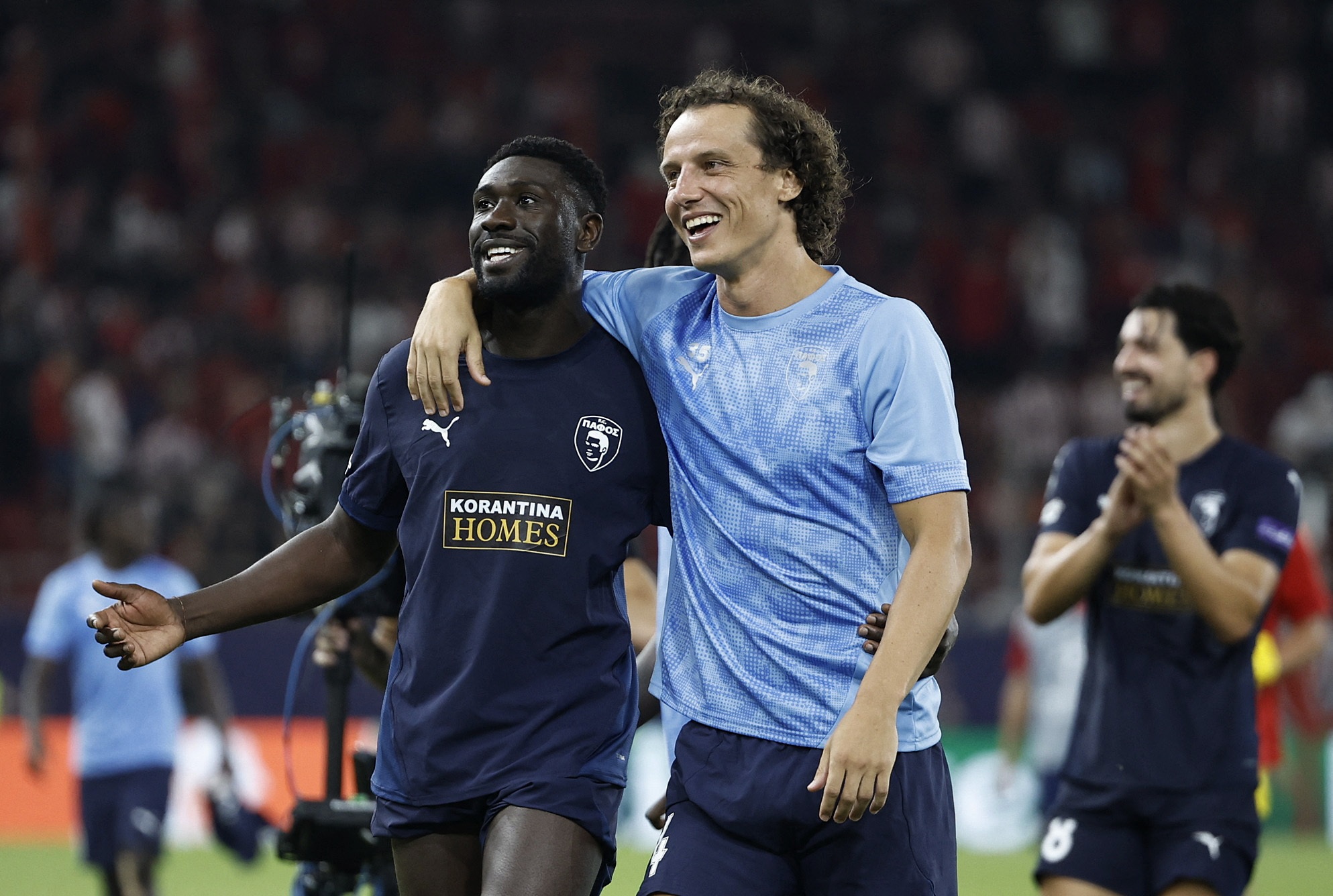 Doi bong vo danh tao cu soc o Champions League hinh anh