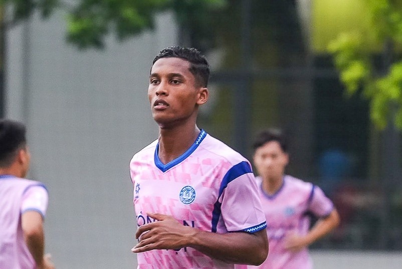 Roi Phap, Adou Minh chon Viet Nam de tim ban nga hinh anh