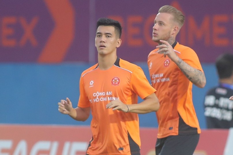 Tien Linh ghi ban, phan luoi, roi nhin doi moi ca khuc khai hoan hinh anh