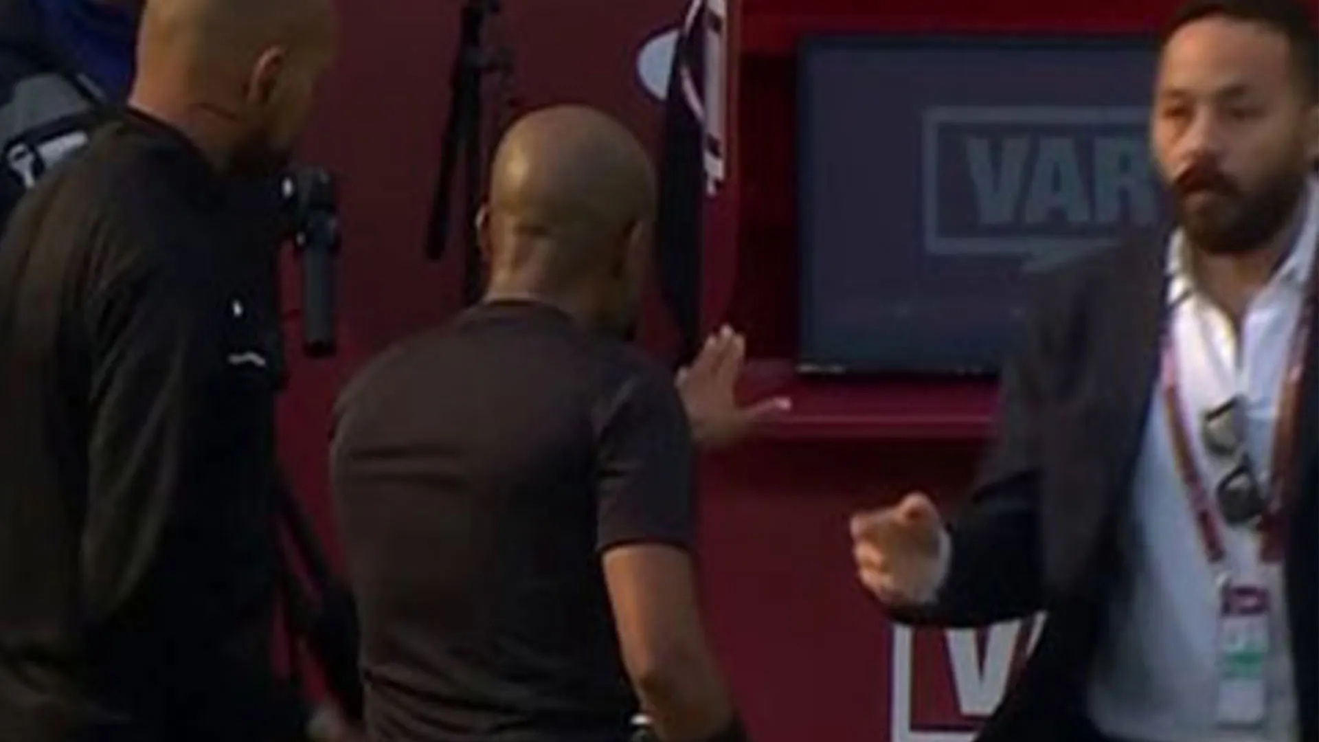 Su co kho tin o cup chau Phi hinh anh