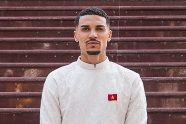 Do Hoang Hen dien ao dai trong ngay tro thanh cong dan Viet Nam hinh anh