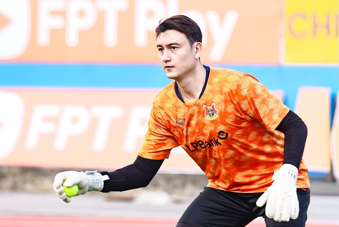 Van Lam cang thang khi doi dau Ha Noi hinh anh