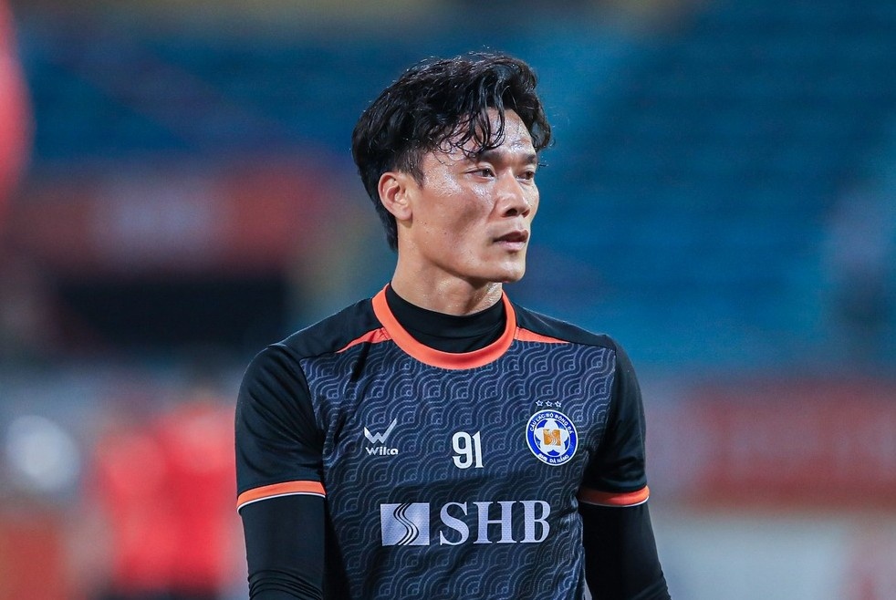 Thu mon Bui Tien Dung chan thuong nang hinh anh