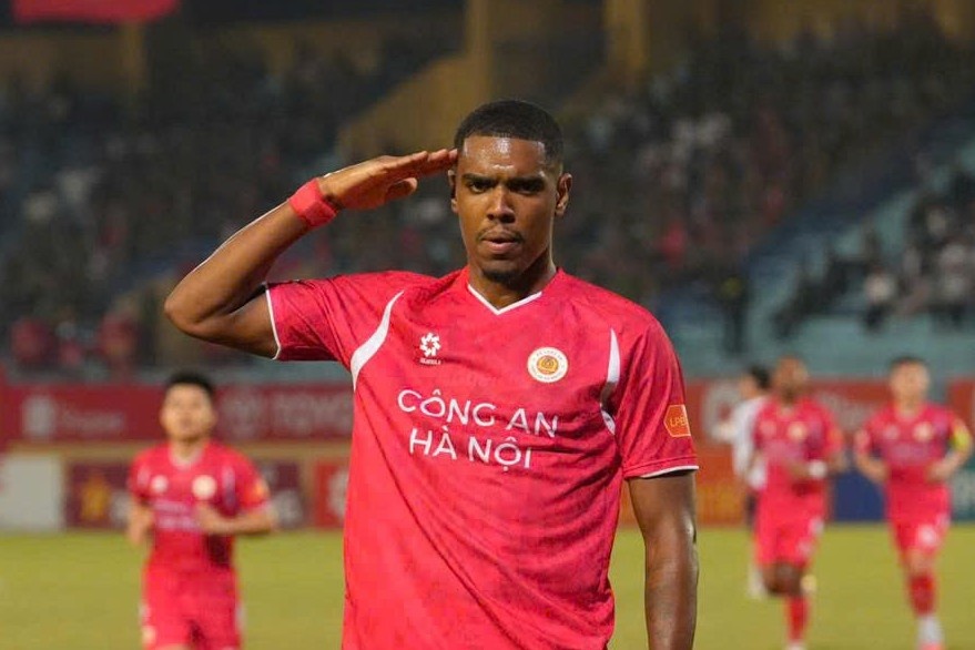 Bi VAR tu choi ban thang, CAHN van danh bai PVF-CAND hinh anh