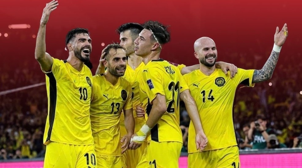 Lo hong cua bong da Malaysia hinh anh