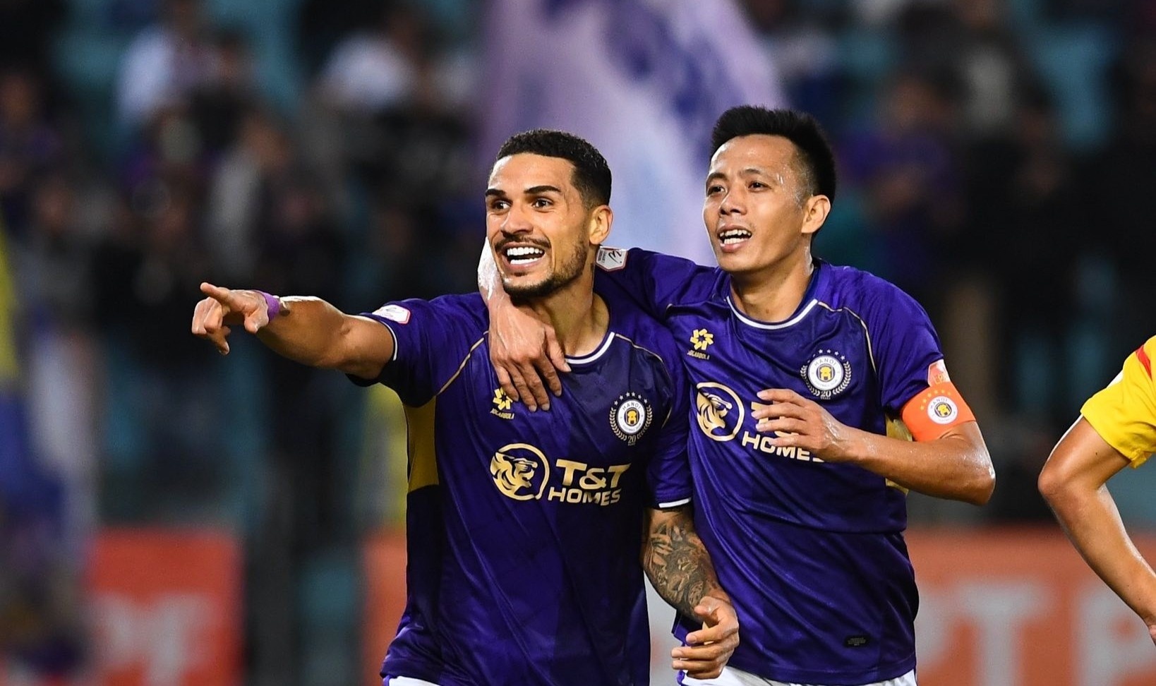 Hoang Hen bung no giup Harry Kewell tim lai niem vui chien thang hinh anh