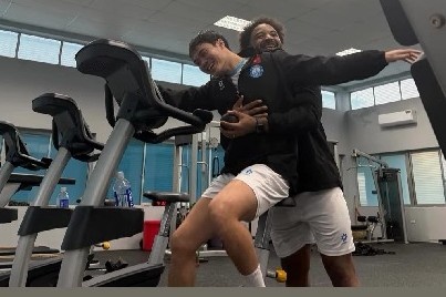 Van Toan, Xuan Son tai hien canh kinh dien trong phim Titanic hinh anh