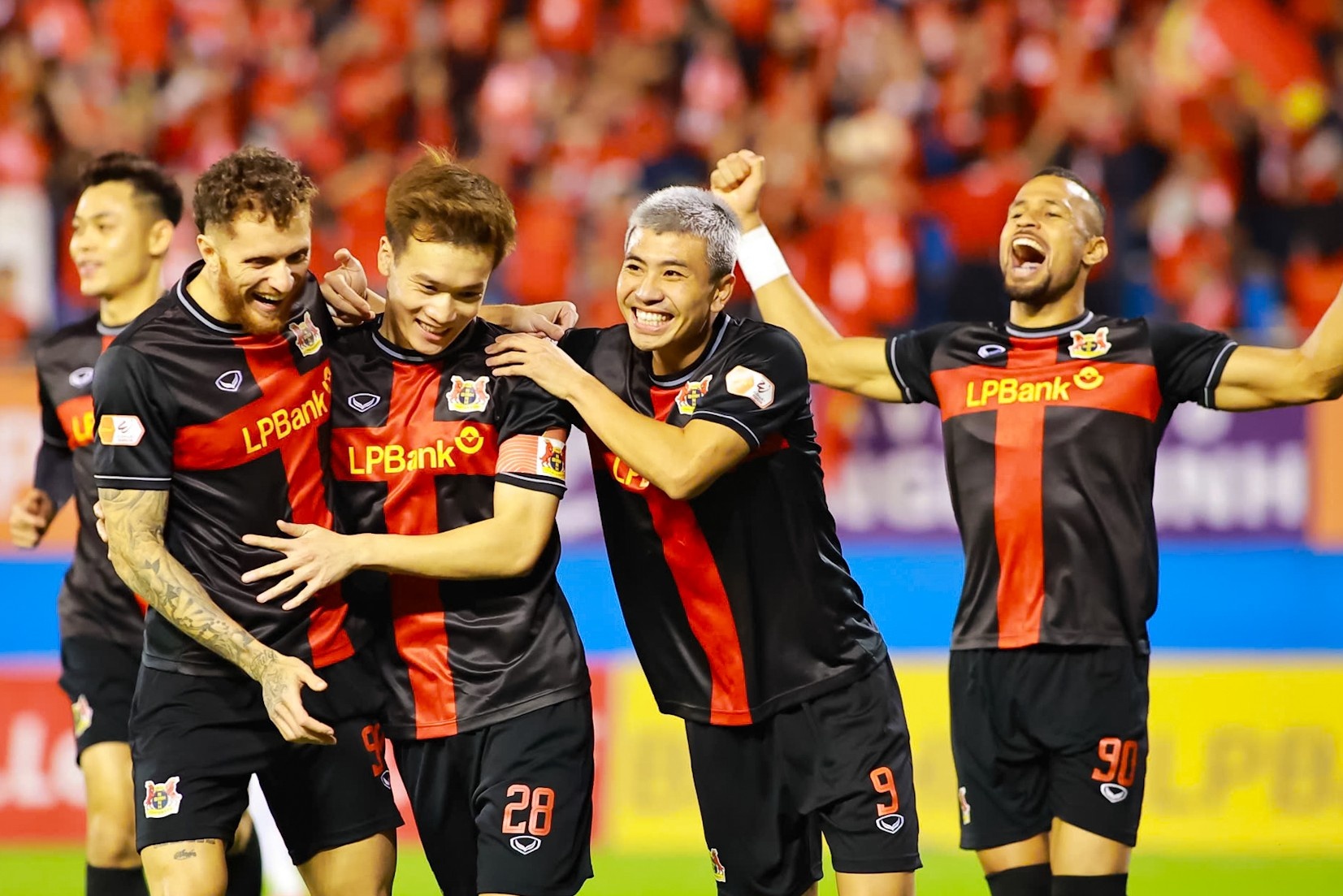 CLB Ninh Binh noi dai mach bat bai hinh anh