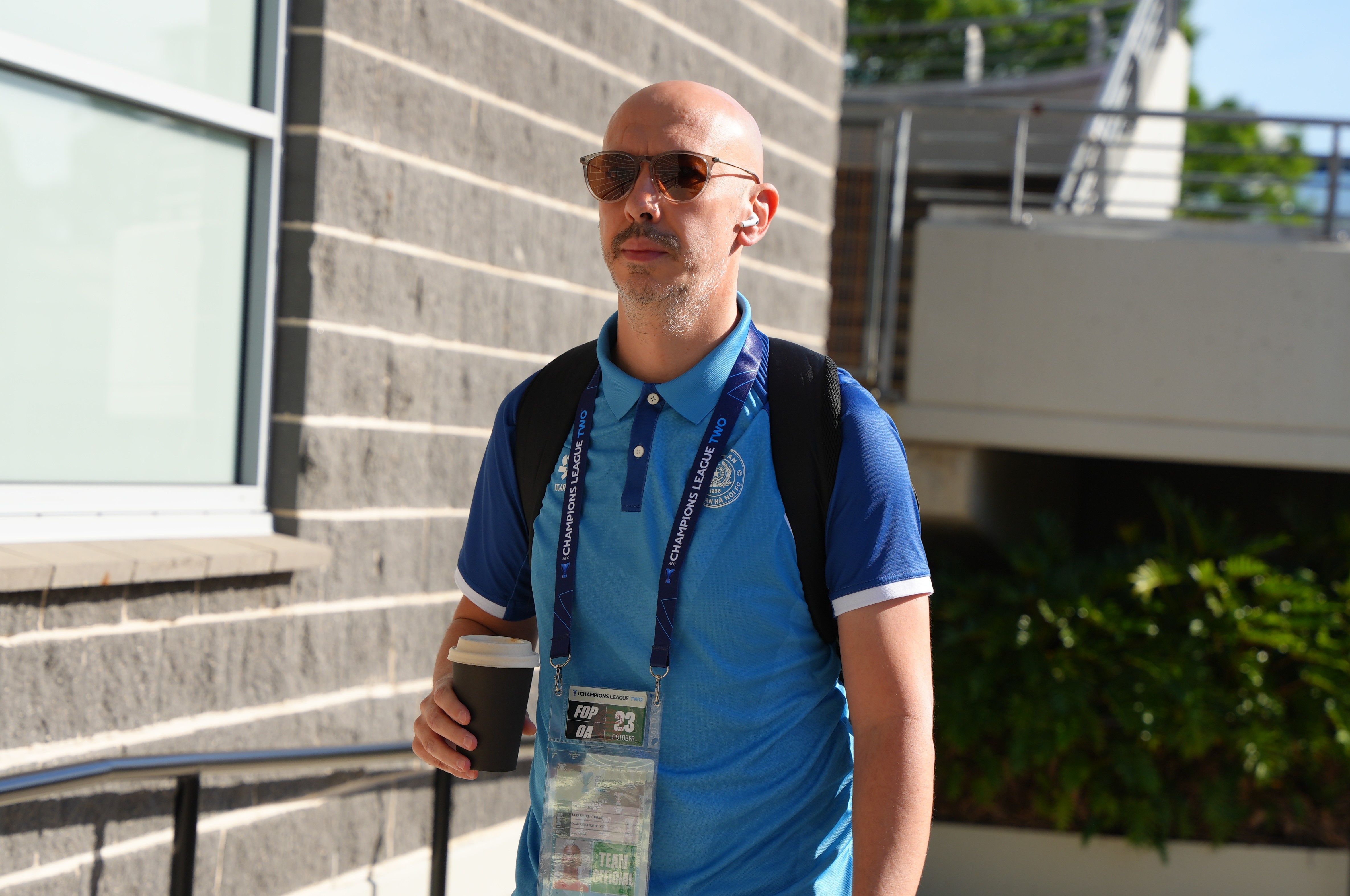 Tro ly cua HLV Polking lai nhan the do hinh anh