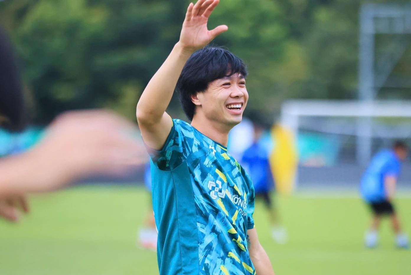 Cong Phuong lai gay bao hinh anh