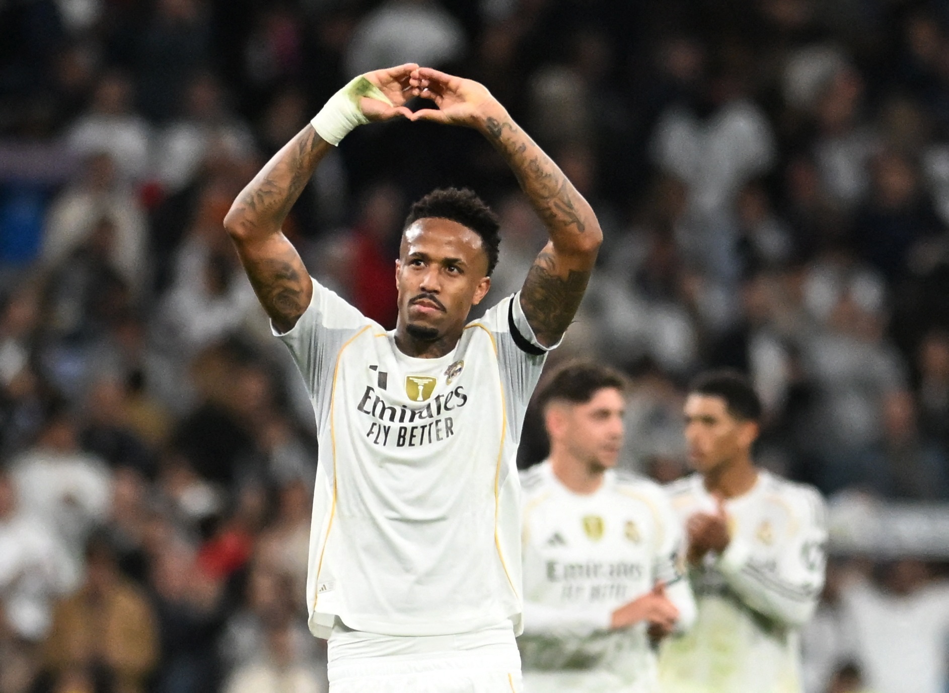 Cu soc cho Real Madrid hinh anh