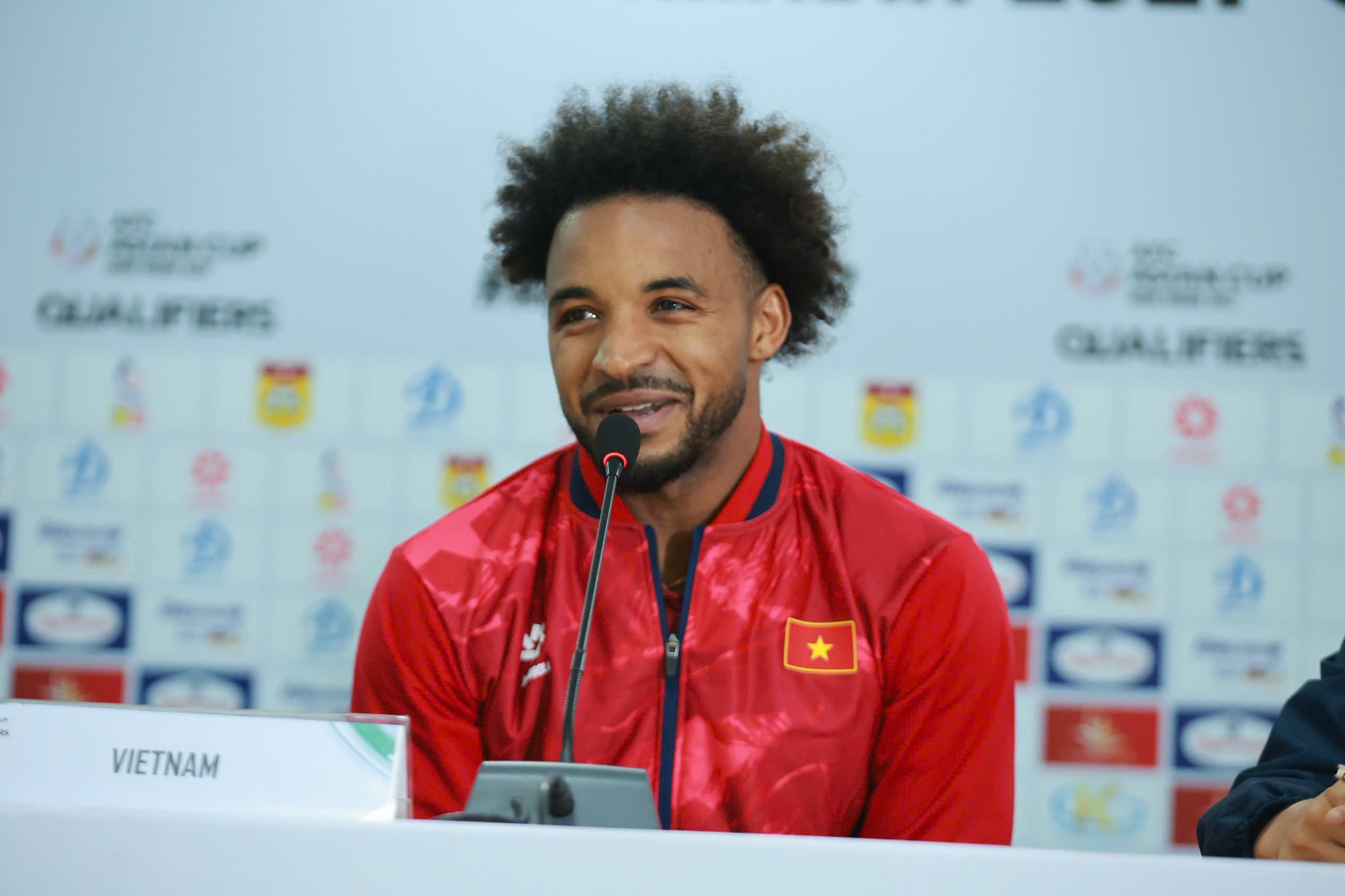 Xuan Son duoc dong doi nhuong da phat den hinh anh