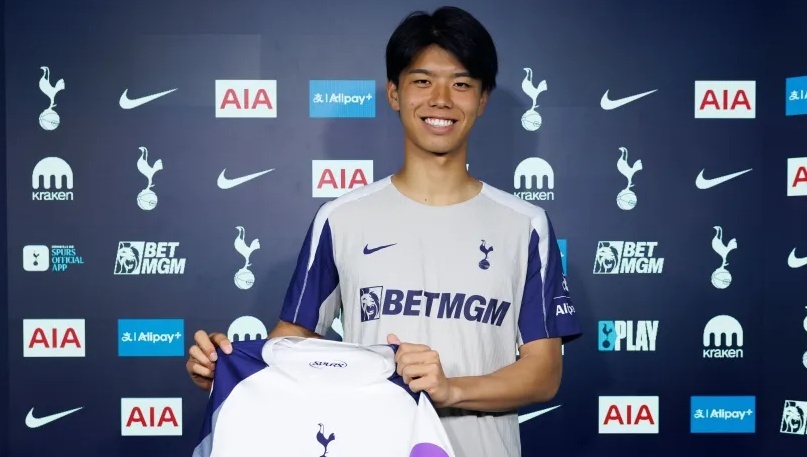 Cau thu Nhat Ban vo mong o Tottenham hinh anh