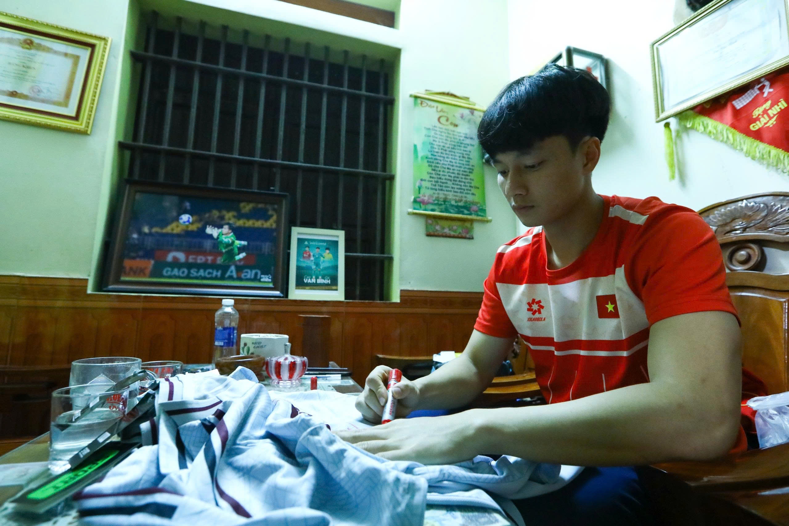 Cao Van Binh khong ap luc khi du bi cho Trung Kien hinh anh