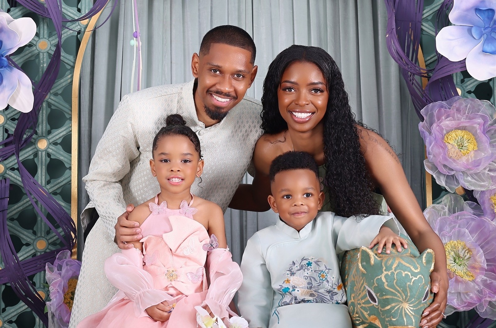 Cao Pendant Quang Vinh va vo chuan bi mam com Viet Nam ngay Tet hinh anh