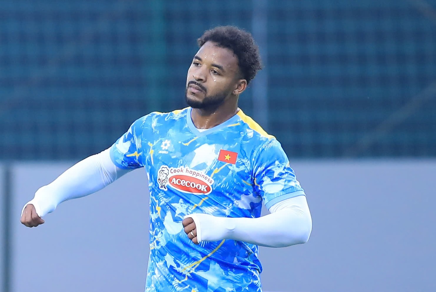 Xuan Son len tieng ve van de can nang hinh anh