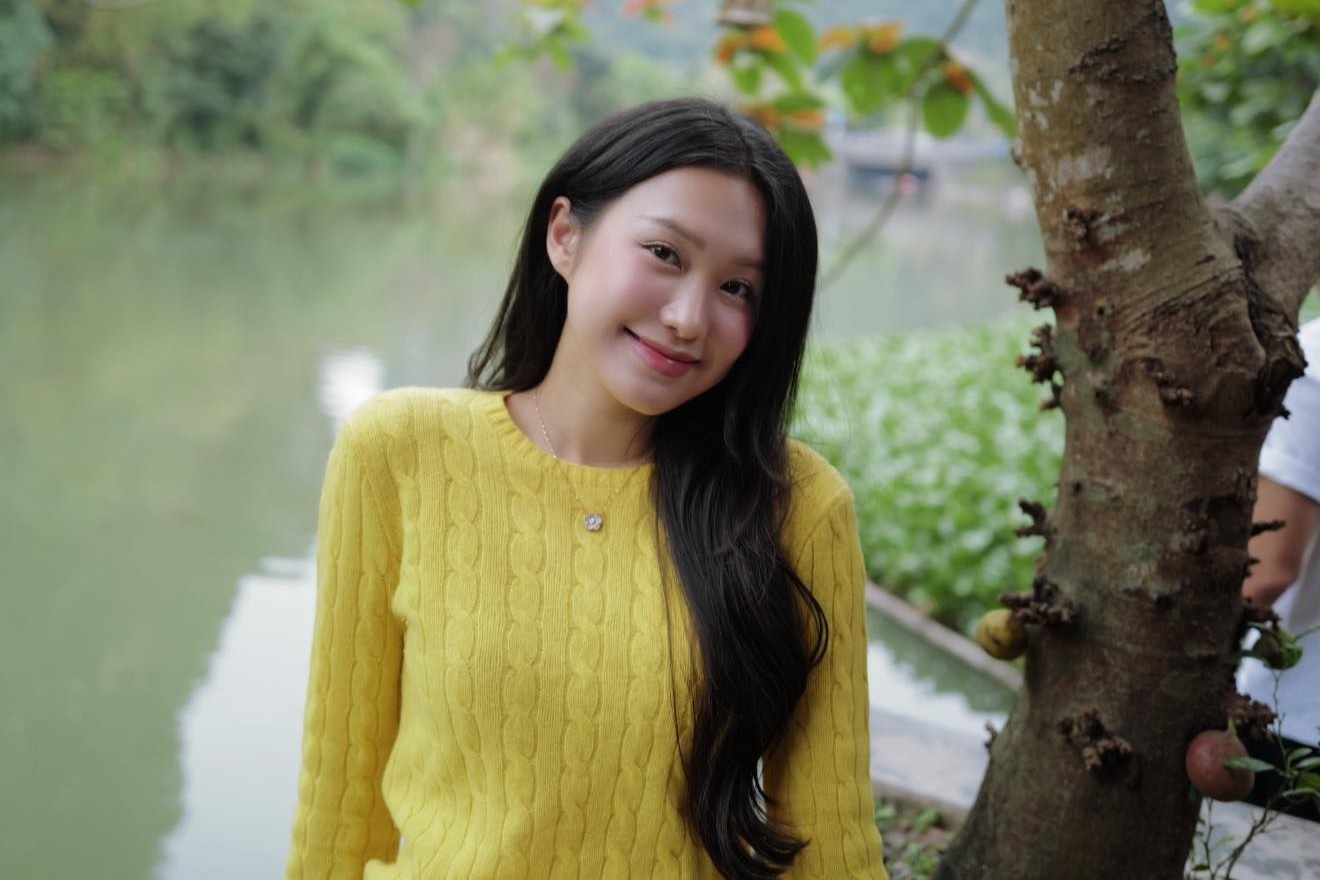 Doan Hai My va dan WAGs tuyen Viet Nam do bo san Thien Truong hinh anh