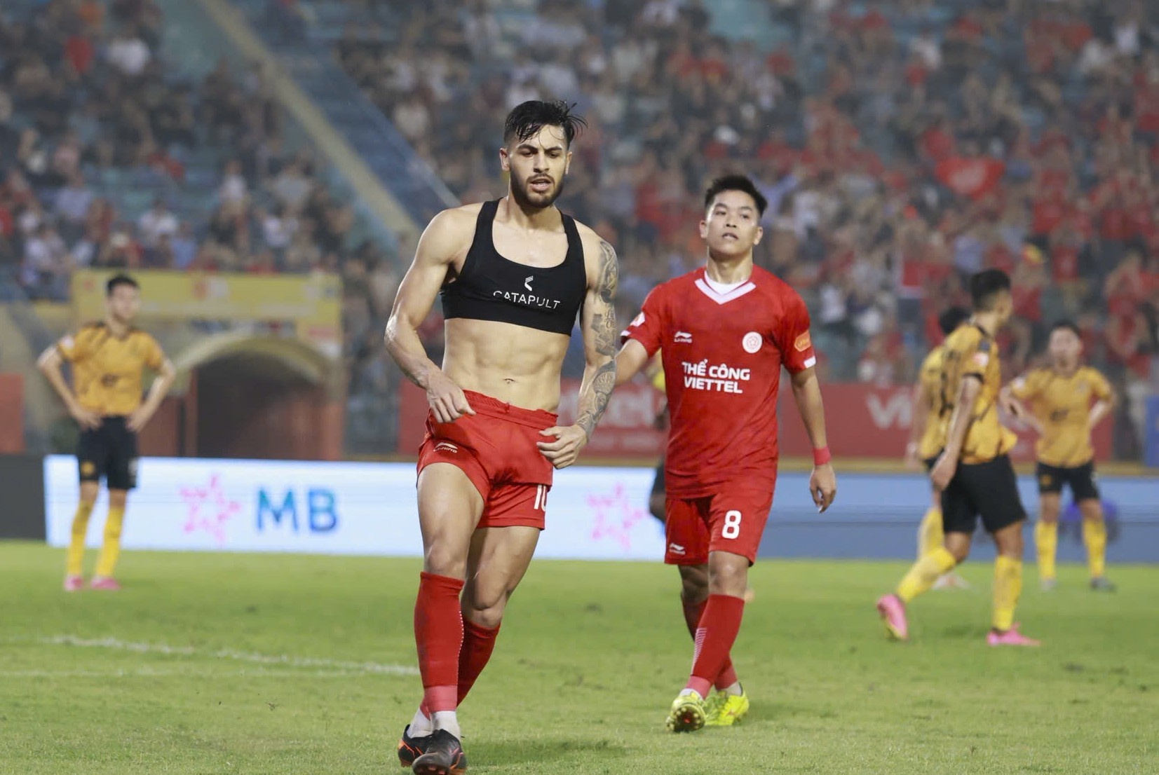 The Cong Viettel thang nhoc Thanh Hoa trong ngay HLV Popov nhan the do hinh anh