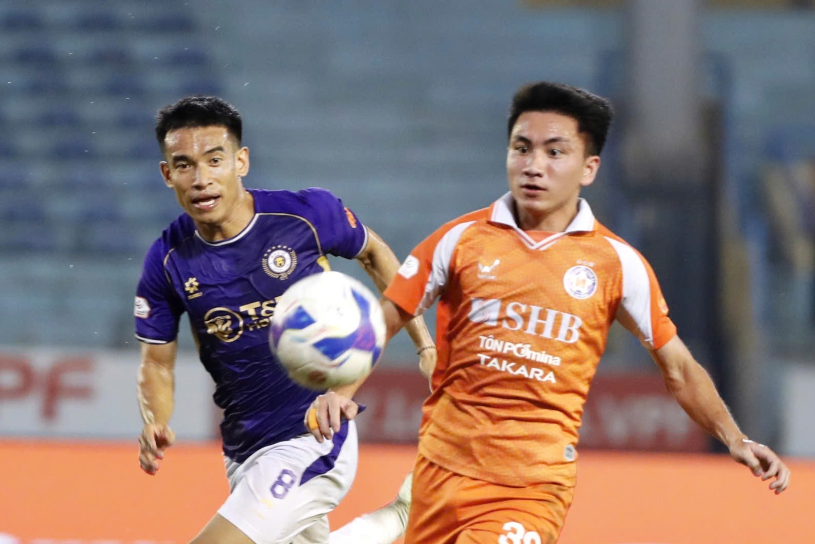 Ha Noi FC day Da Nang toi bo vuc xuong hang hinh anh
