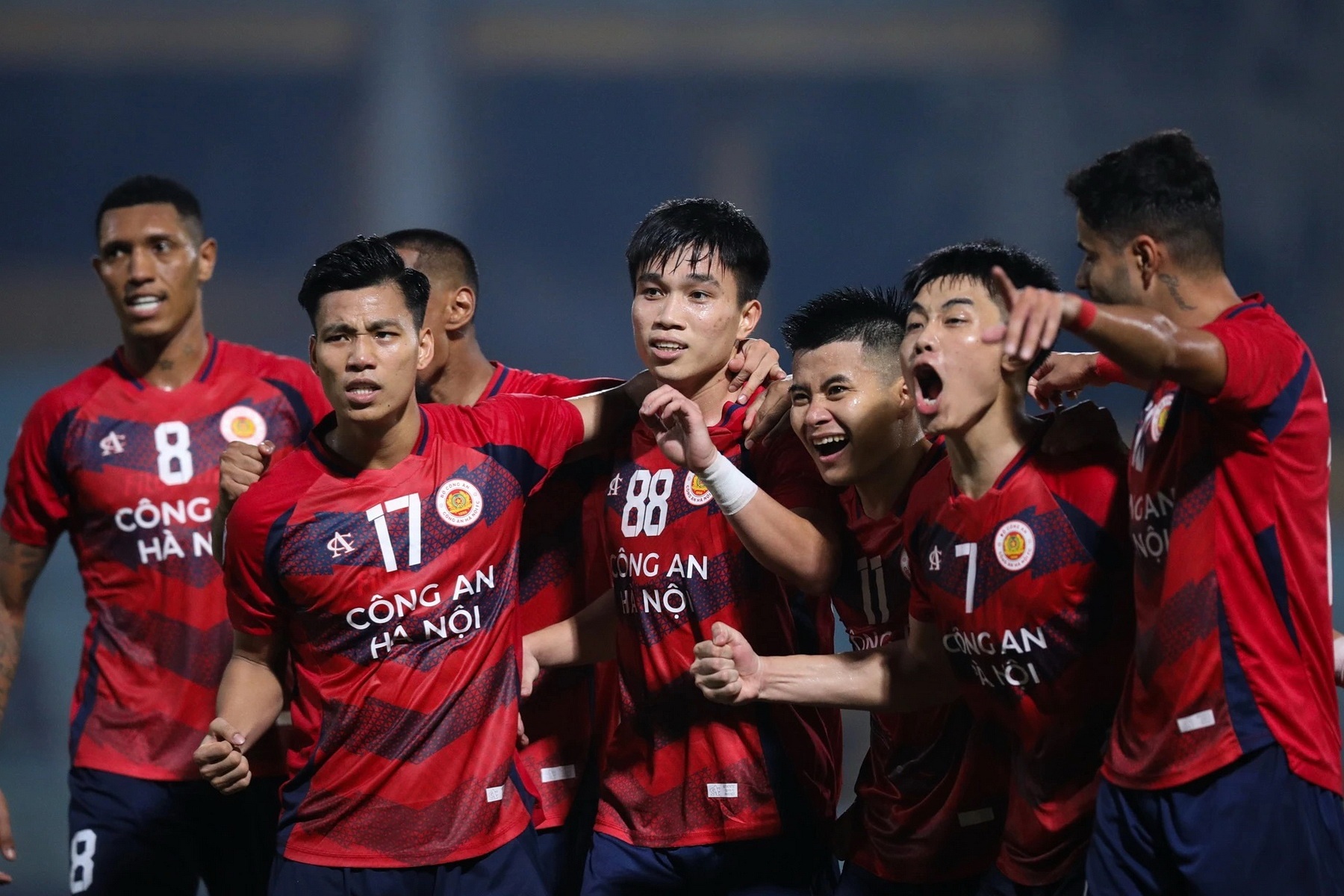 Nha vo dich chua tung co trong lich su V.League hinh anh