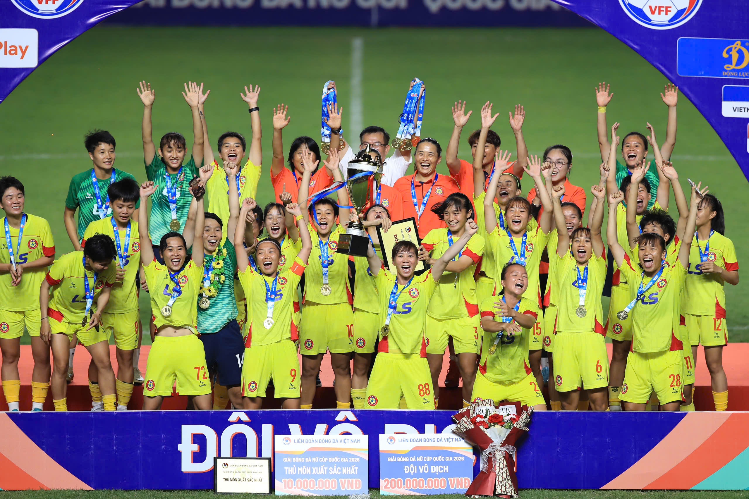 Nguoi hung World Cup giup TP.HCM len ngoi vo dich Cup Quoc gia hinh anh