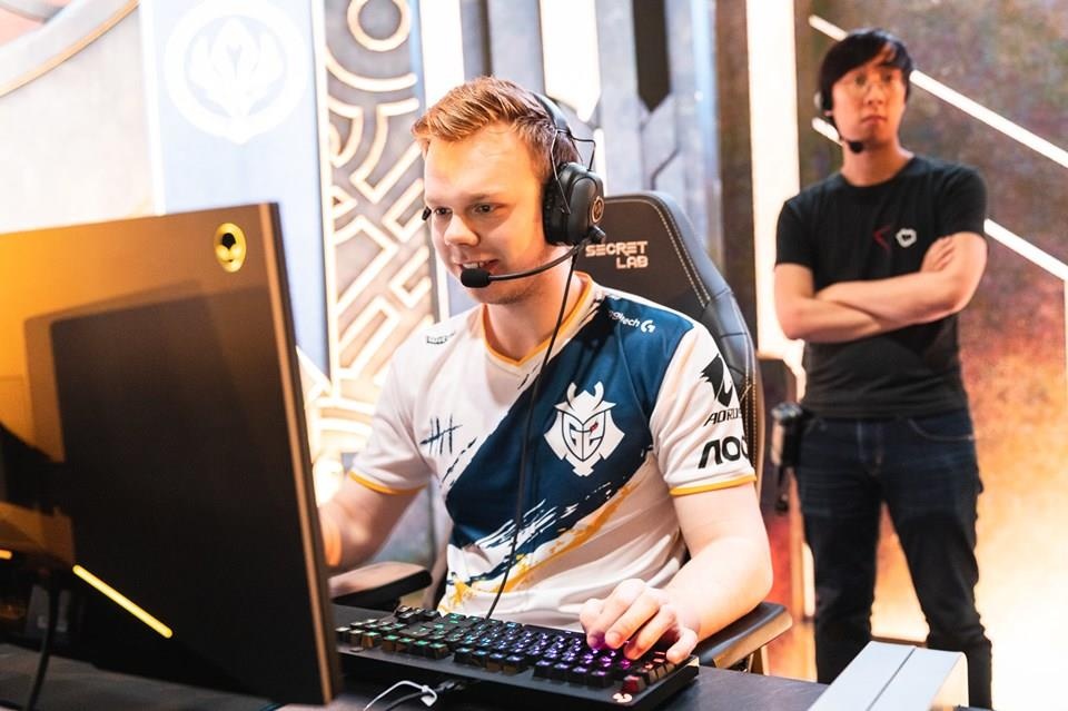 G2 thi dau xuat sac, tien 'Quy vuong' Faker xach vali ve nuoc hinh anh