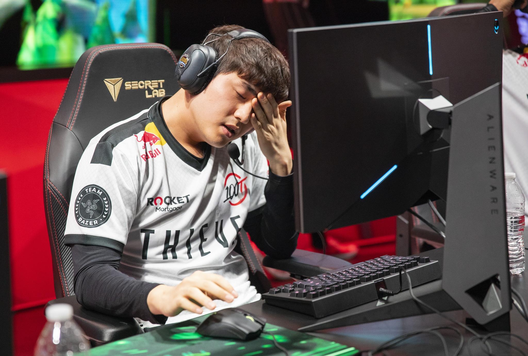 Xa thu tung vo dich the gioi cung SKT bi day xuong giai hang 2 hinh anh