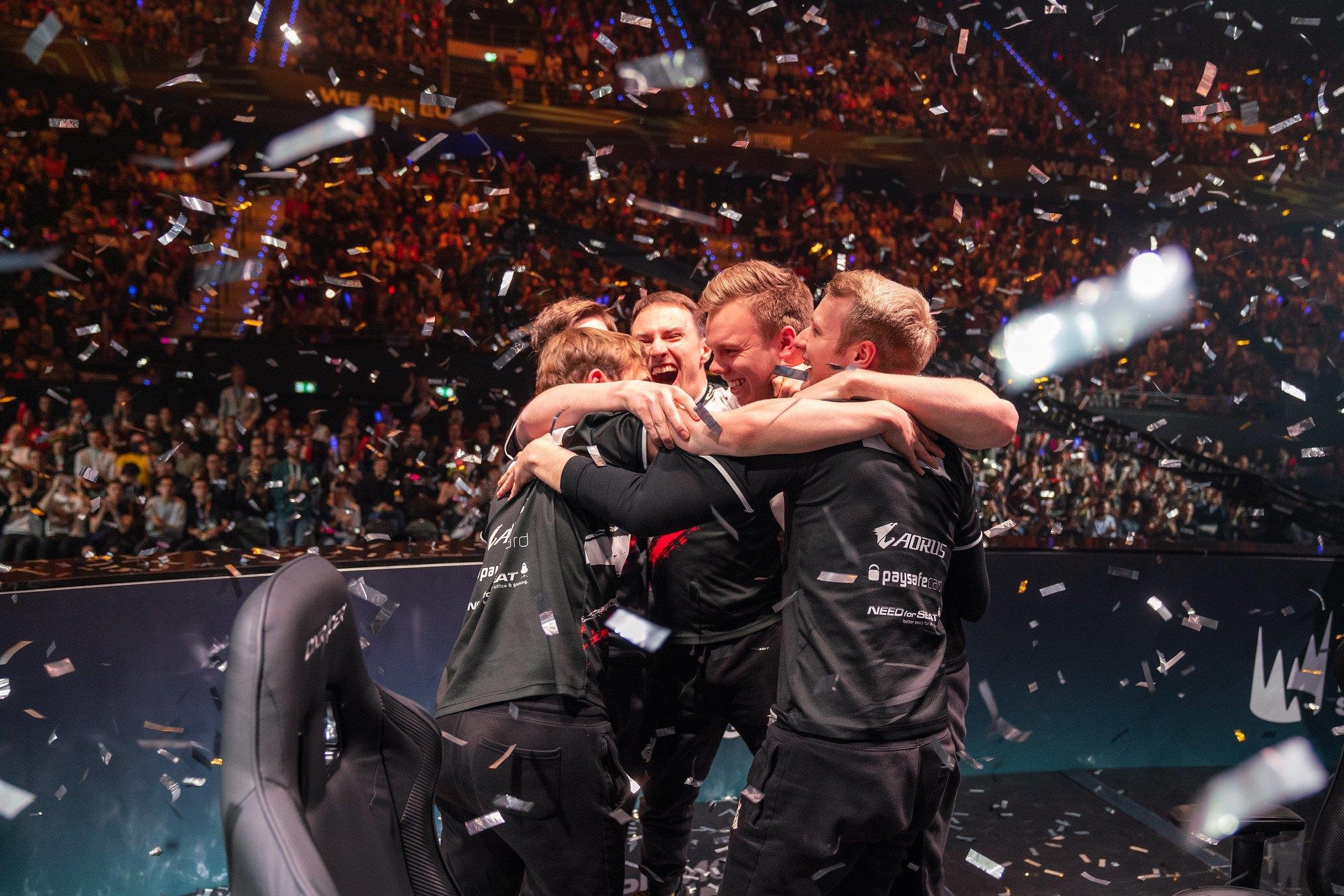 rotterdam thu tiền khủng nhờ lmht ảnh 2 rotterdam thu tien khung nho lmht anh 2