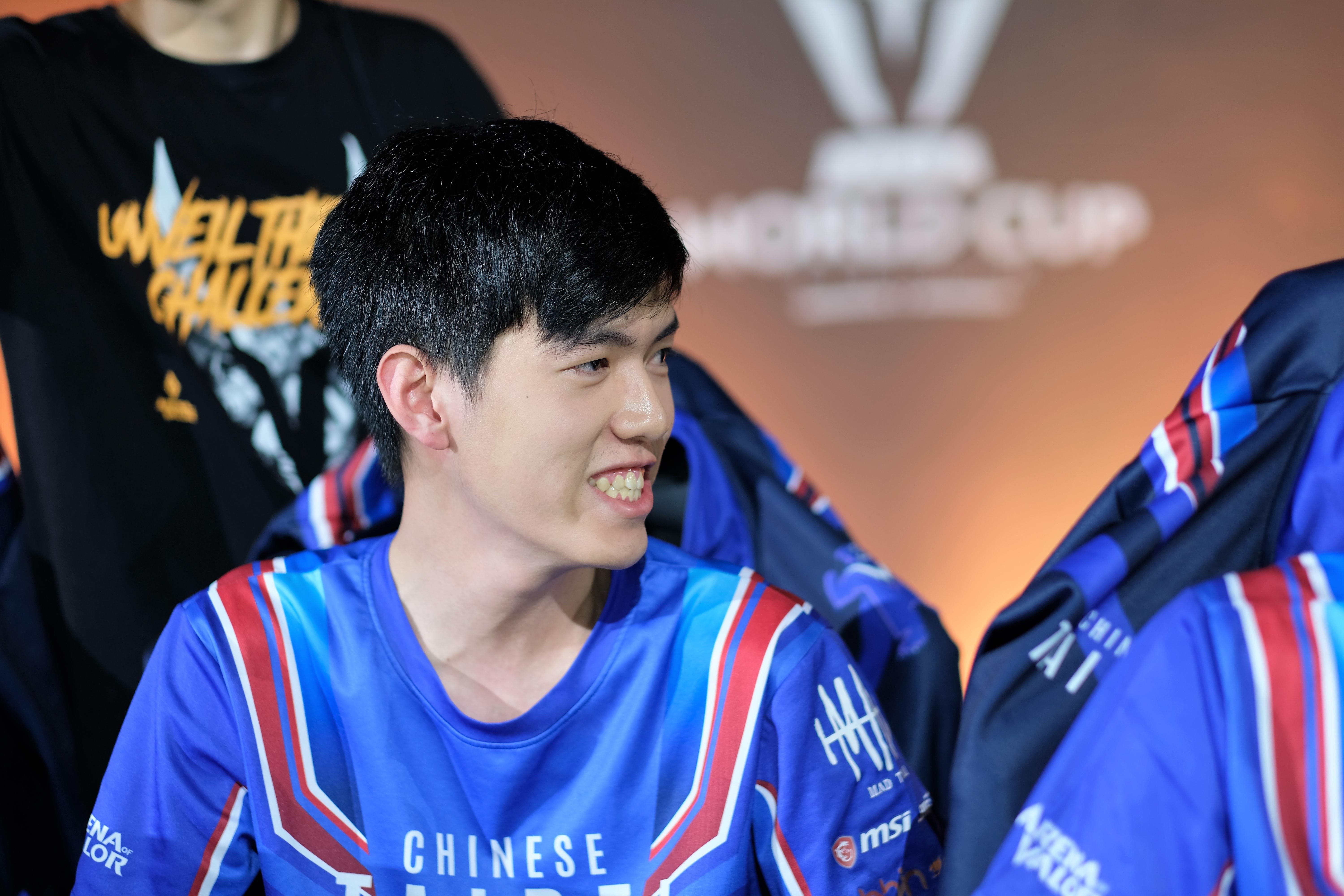 fan quoc te to viet nam gian lan anh 2