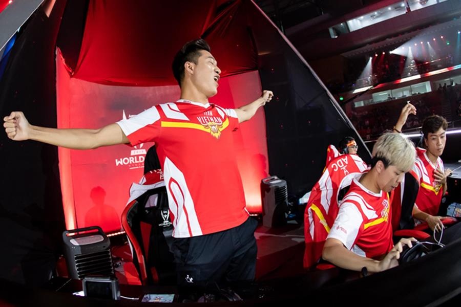 Fanpage Lien quan 'trao som' chuc vo dich cho VN du chua dau xong? hinh anh