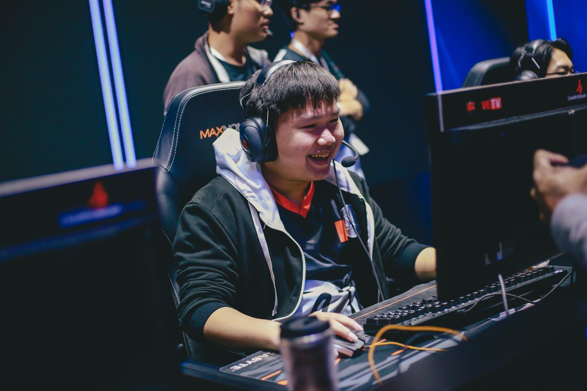 GAM va LK khau chien truoc 'sieu kinh dien' Lien Minh Huyen Thoai hinh anh