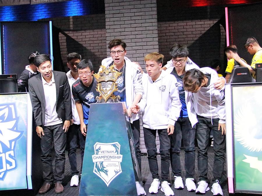 cú trượt dài của những nhà vô địch esports ảnh 8 cu truot dai cua nhung nha vo dich esports anh 8