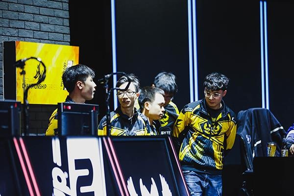 cú trượt dài của những nhà vô địch esports ảnh 9 cu truot dai cua nhung nha vo dich esports anh 9