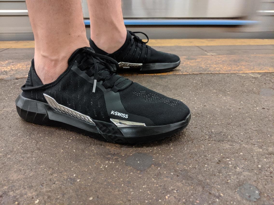 giay gaming co dang gia 125 usd anh 1