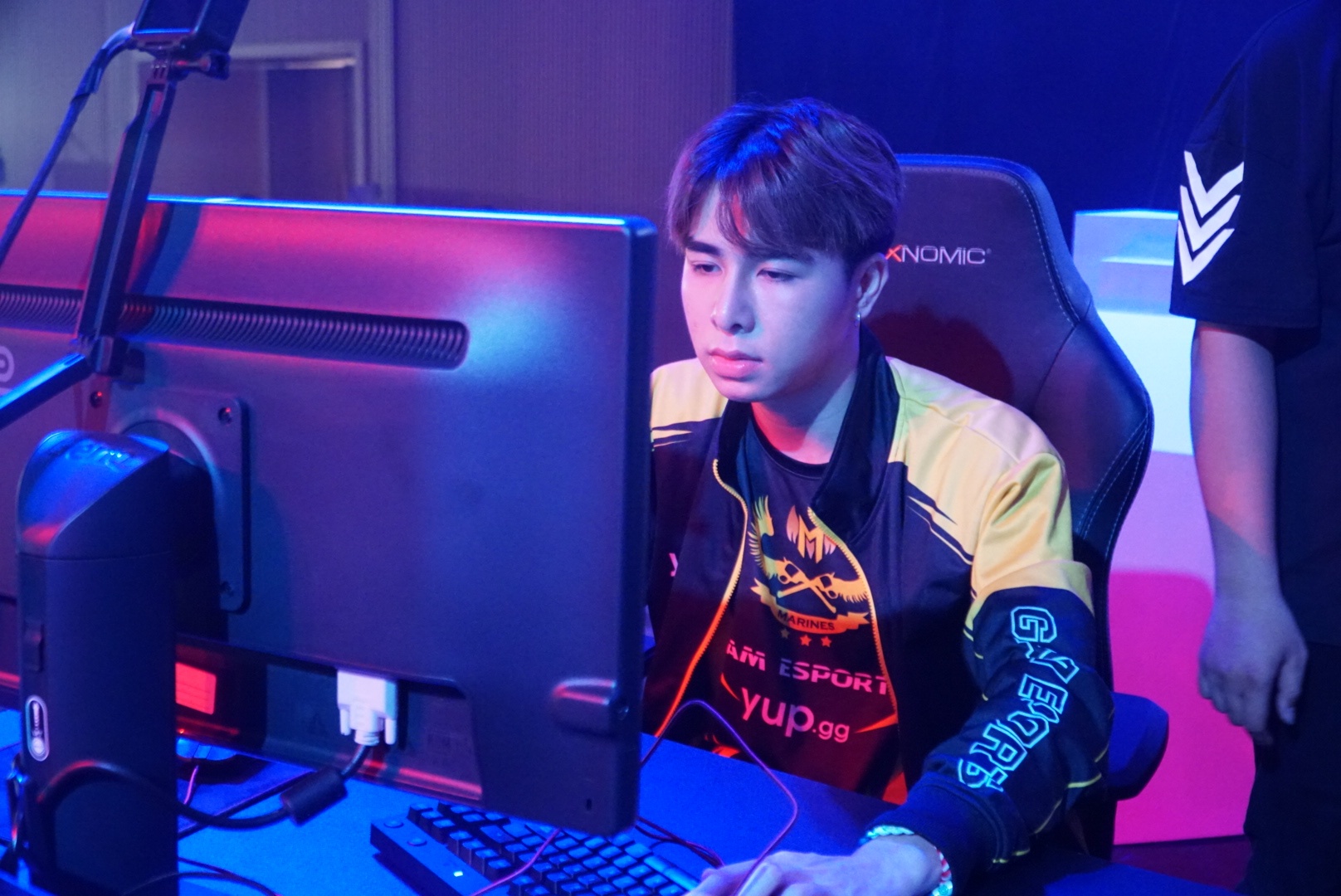 gam esports toi som de giao luu voi nguoi ham mo anh 8