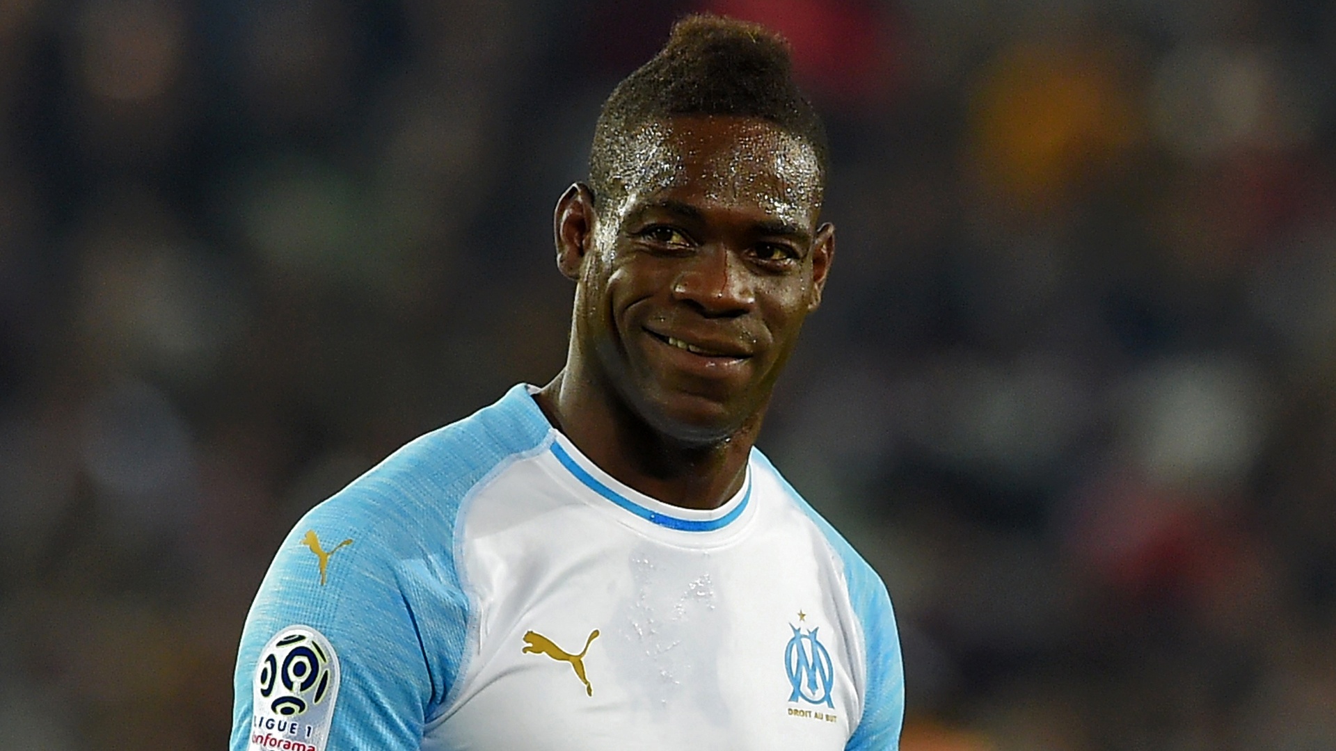 Balotelli: 'Viec doi dau Ronaldo khong khien toi hung thu' hinh anh