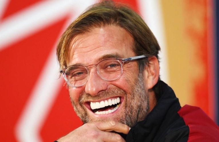 Liverpool thang kien, sap ky hop dong tai tro khung hinh anh