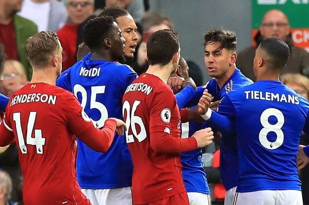liverpool và leicester xô xát ảnh 1 liverpool va leicester xo xat anh 1