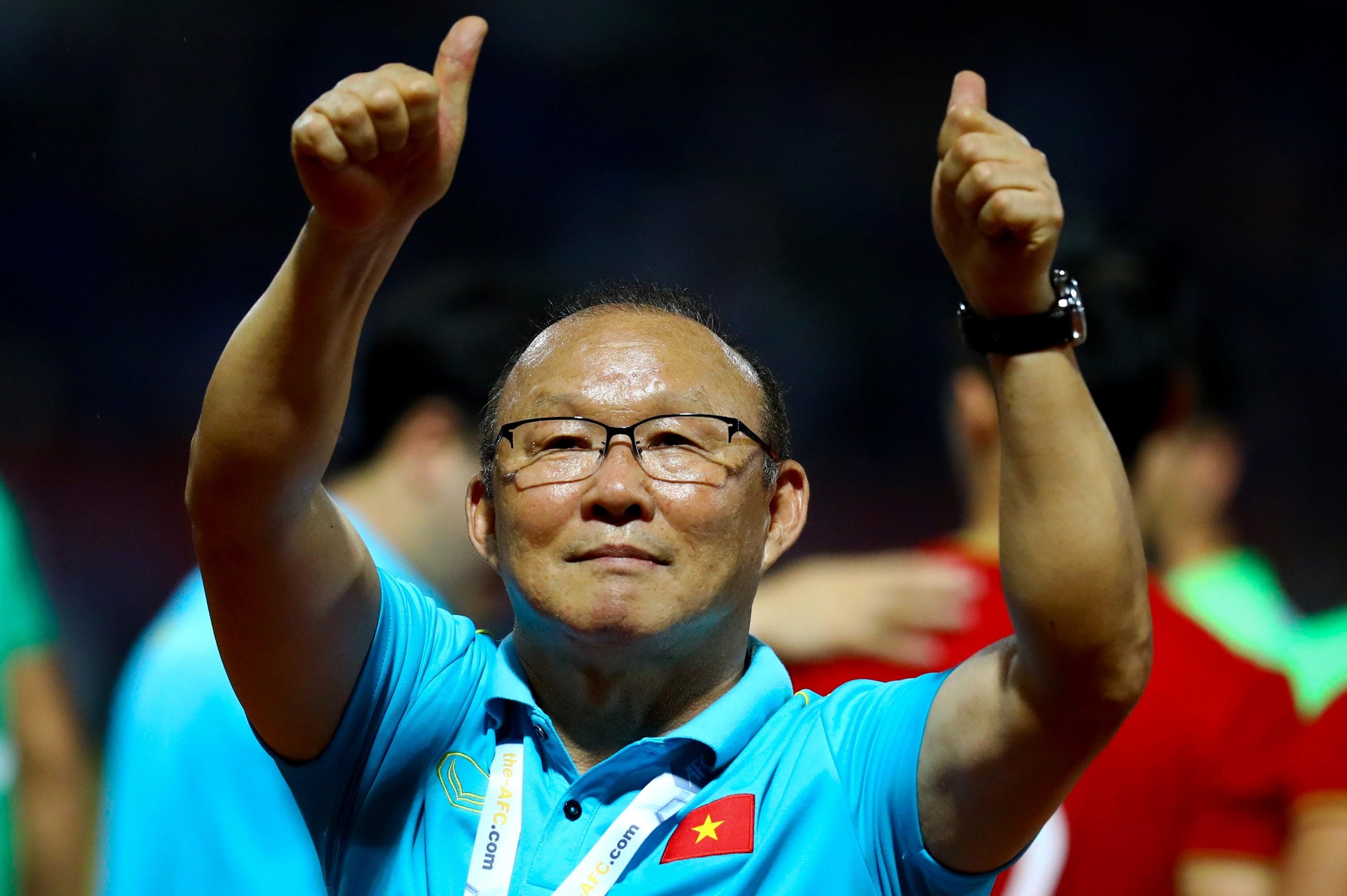 HLV Park va 2 nam dua bong da Viet Nam len ban do chau luc hinh anh